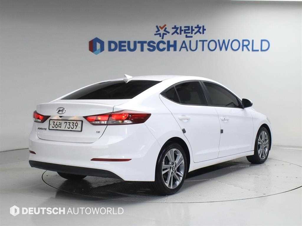 HYUNDAI Avante - Vista 3