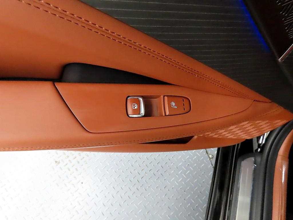 KIA K8 - Vista 12