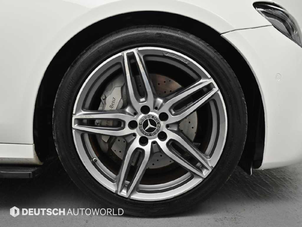 Mercedes Benz E class - Vista 5