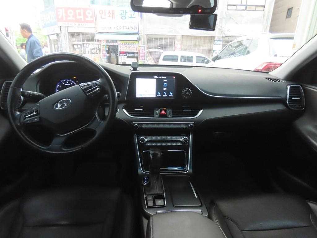 HYUNDAI Grandeur - Vista 7