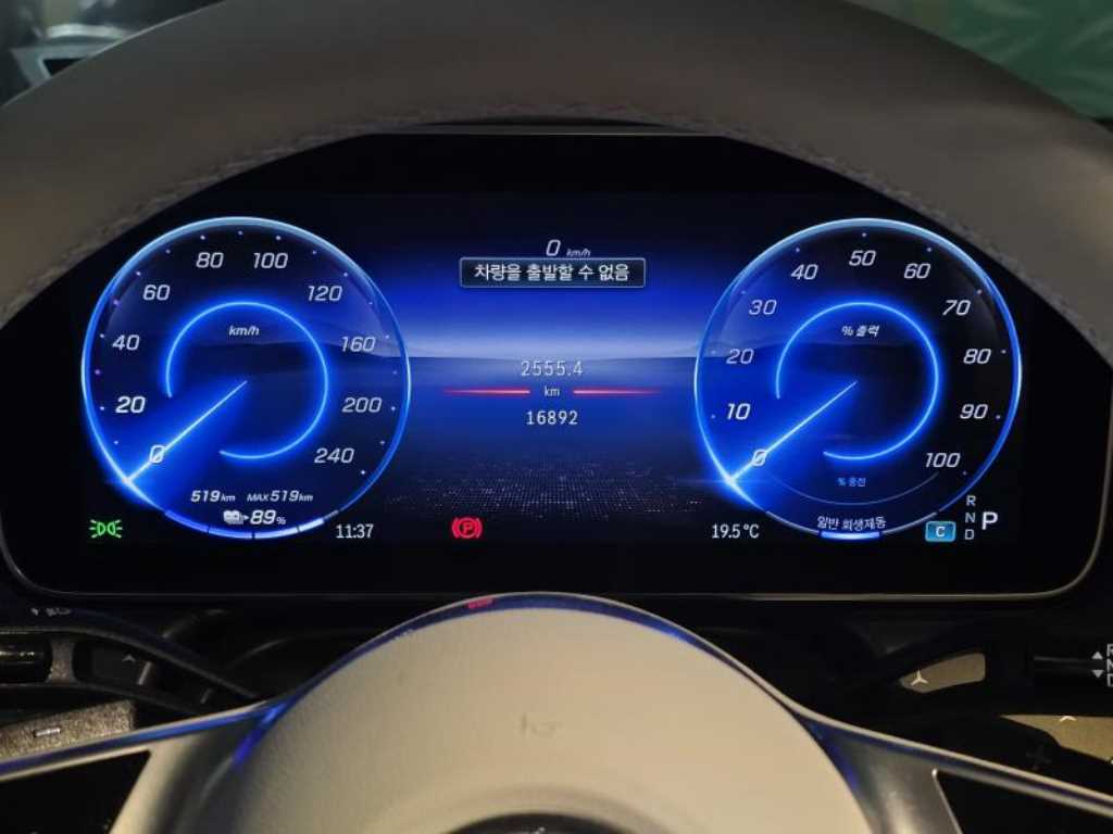 Mercedes Benz EQE - Vista 5