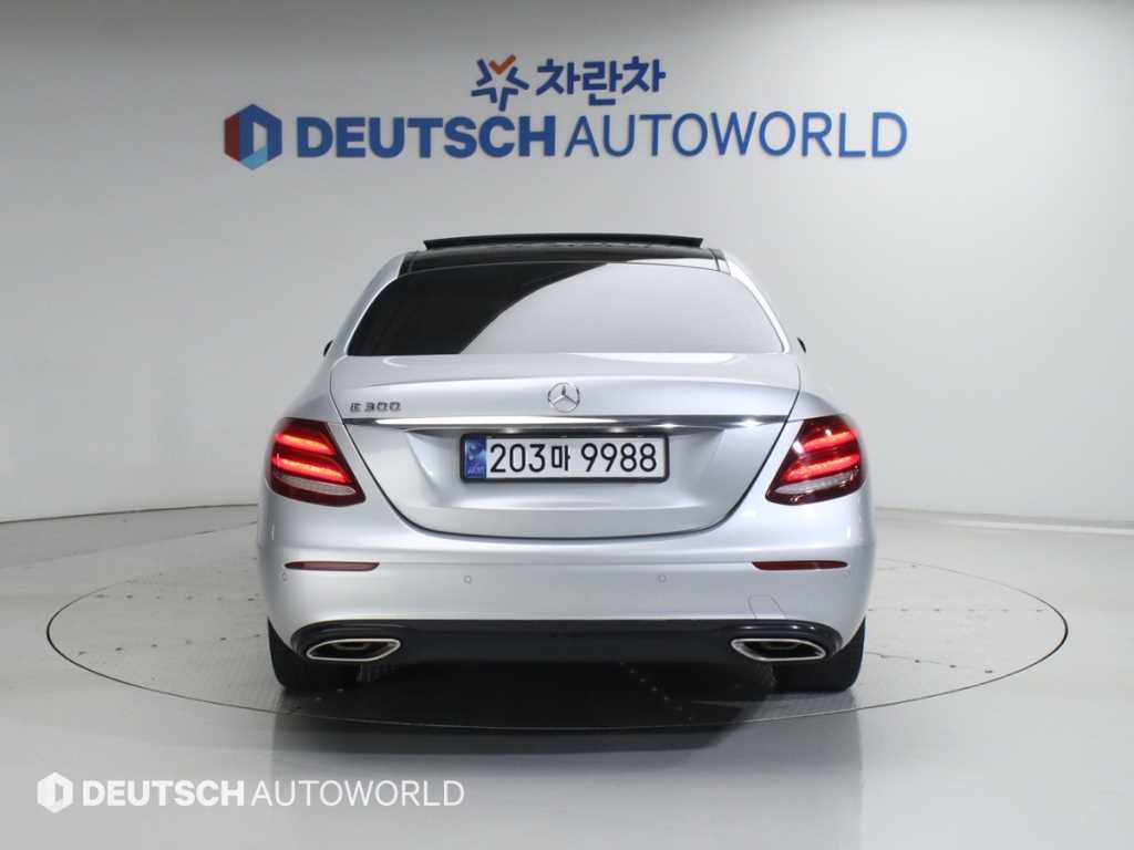 Mercedes Benz E class - Vista 4