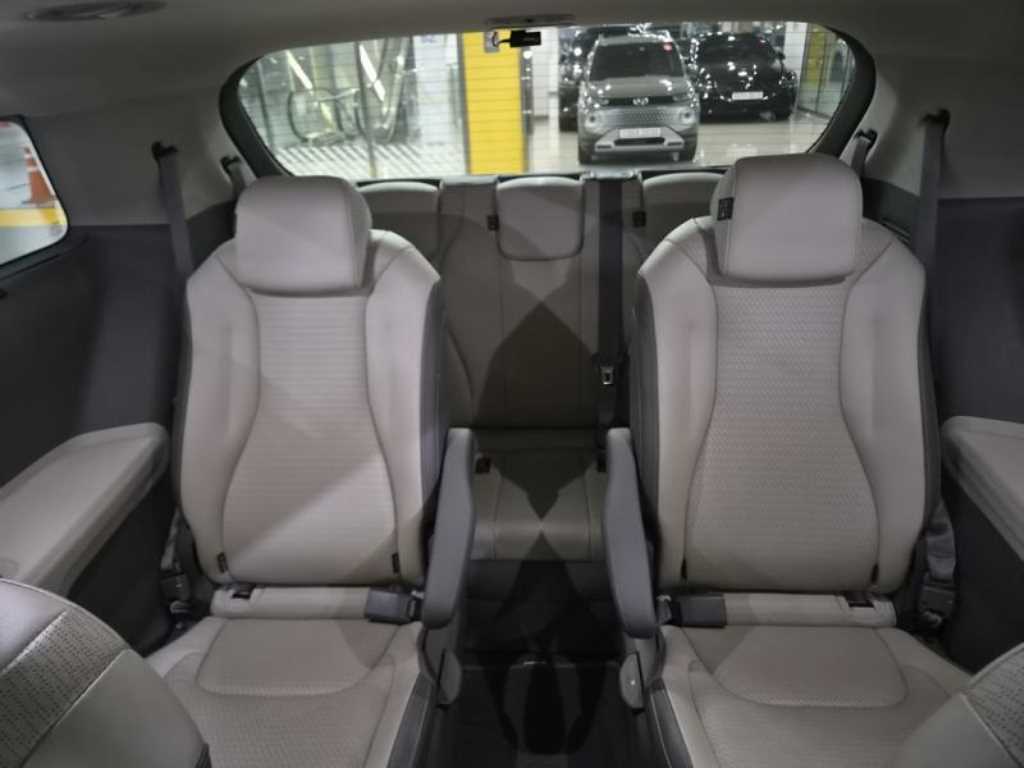 KIA Carnival - Vista 9