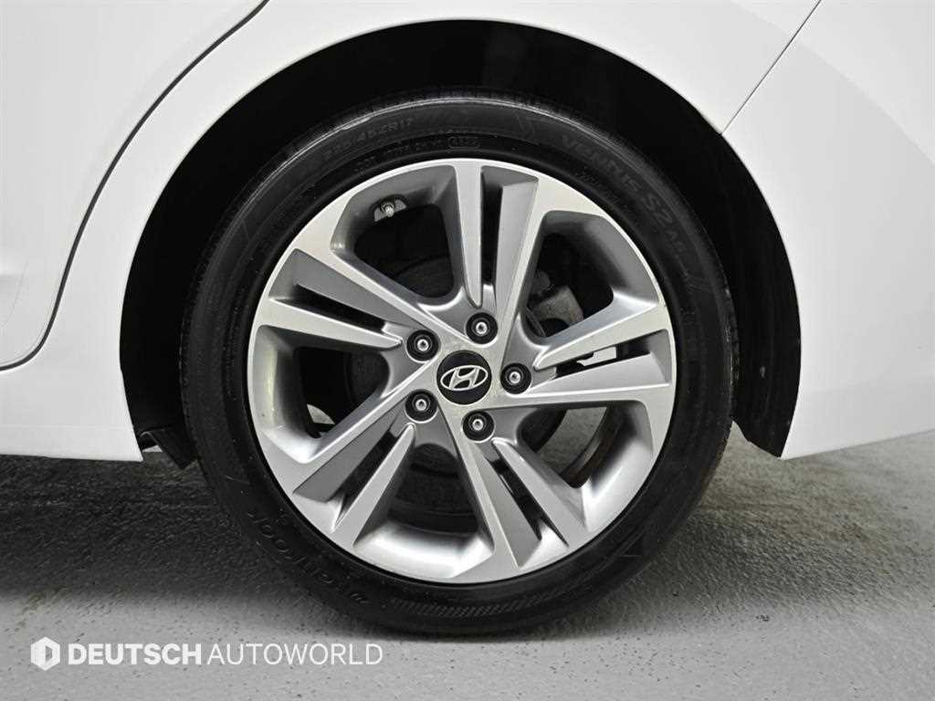 HYUNDAI Avante - Vista 5