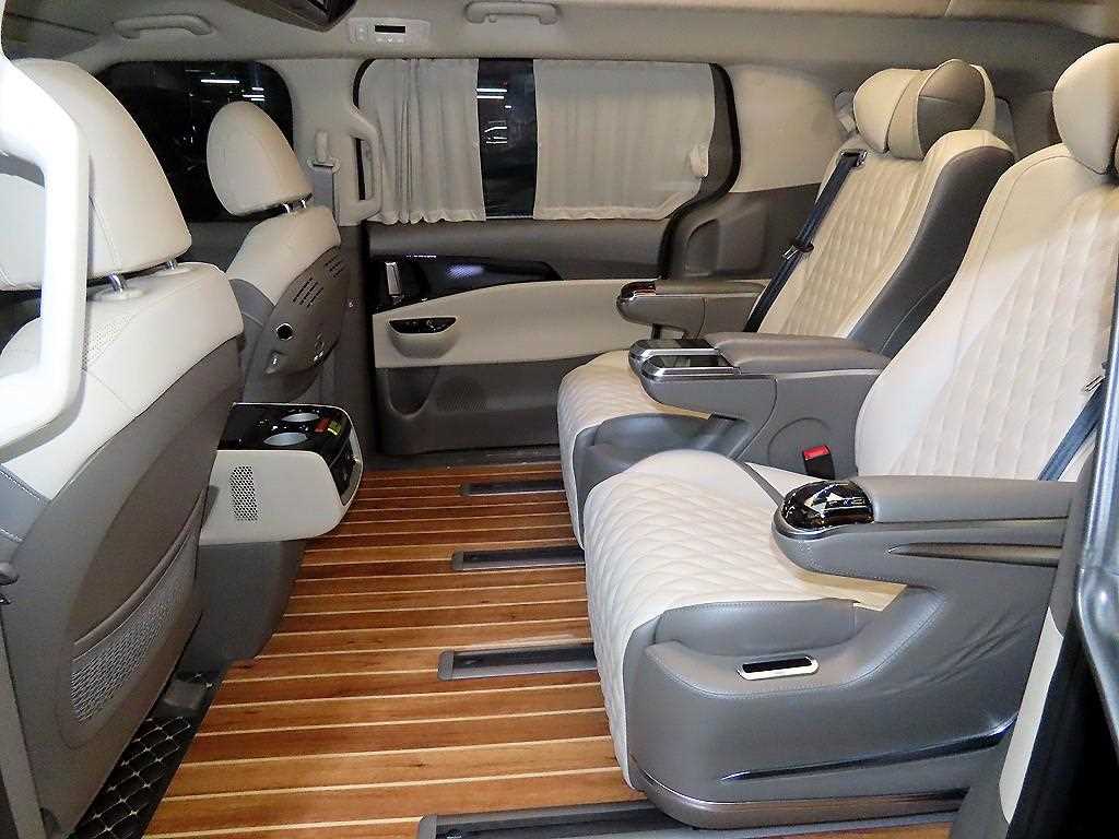 KIA Carnival - Vista 7