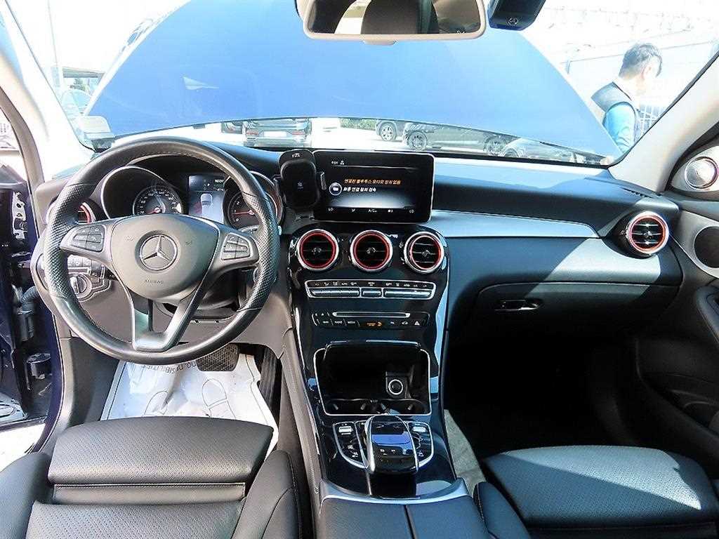 Mercedes Benz GLC Class - Vista 7