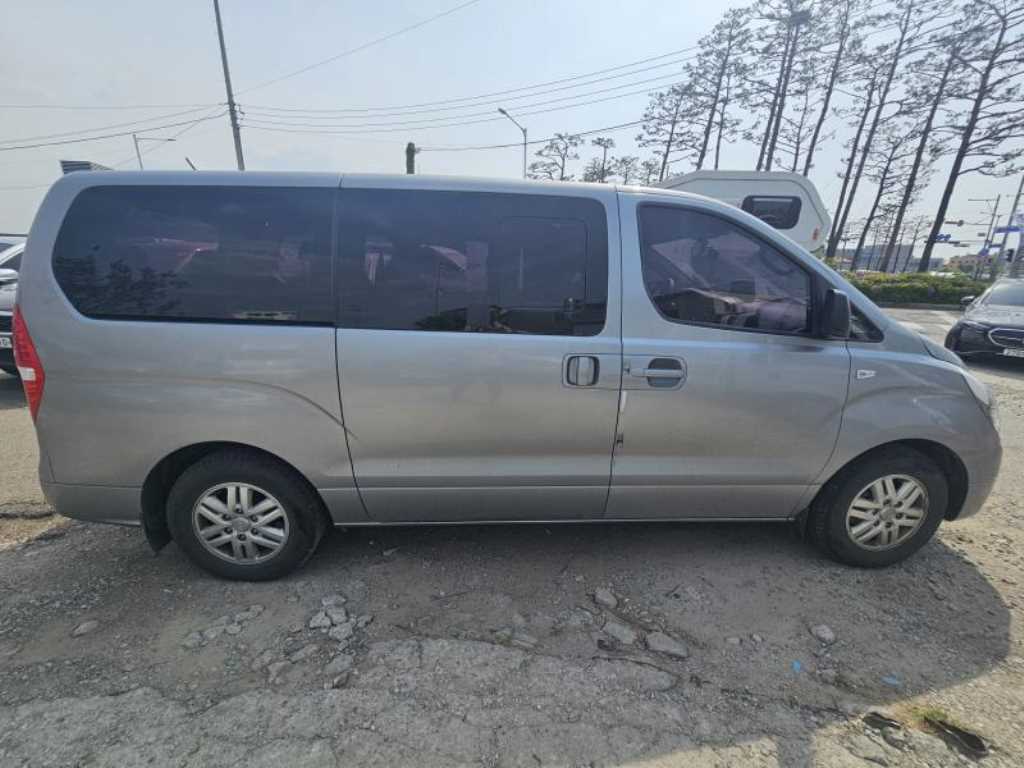 HYUNDAI Starex - Vista 3