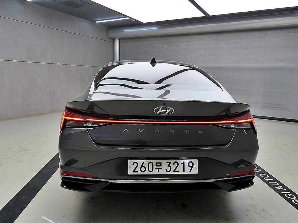 HYUNDAI Avante - Vista 3