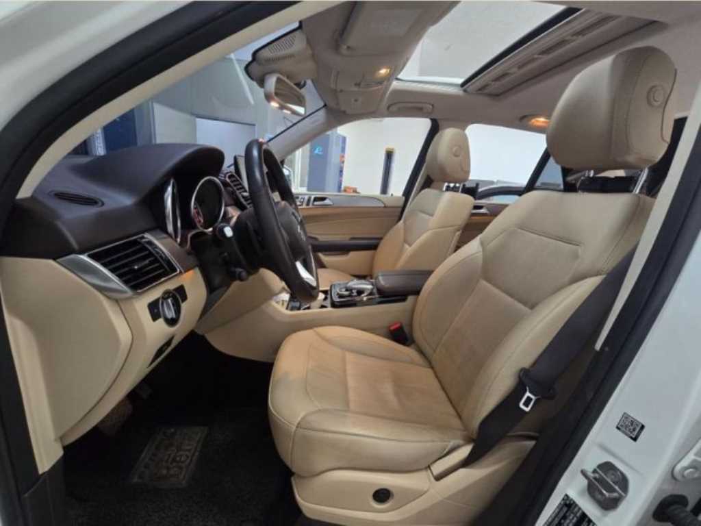 Mercedes Benz GLE Class - Vista 12