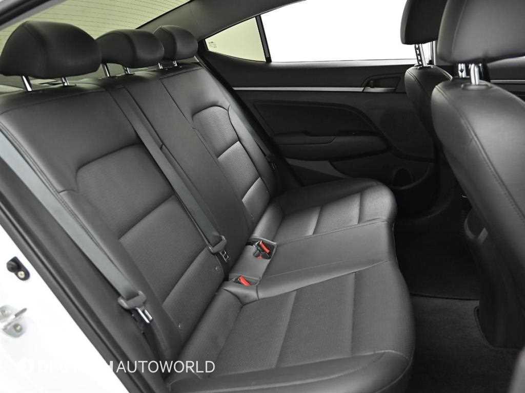 HYUNDAI Avante - Vista 12