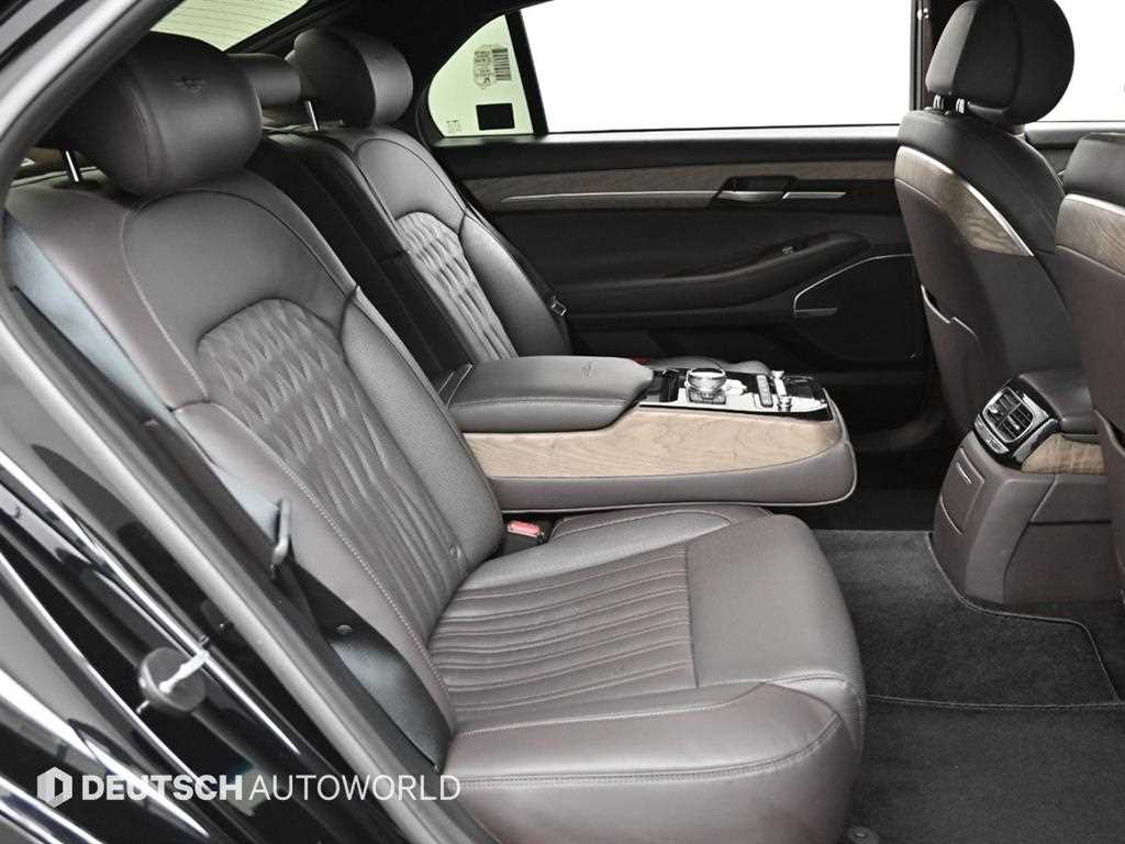 Genesis G90 - Vista 12