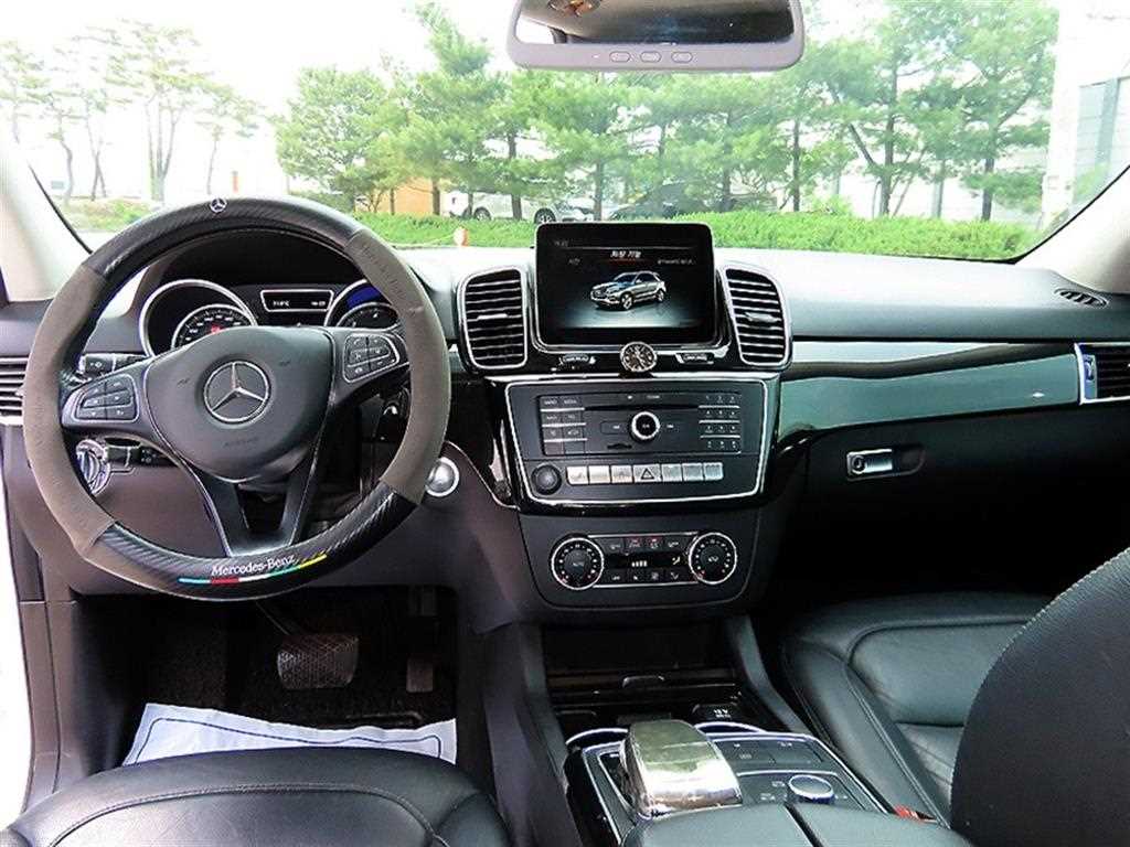 Mercedes Benz GLE Class - Vista 7