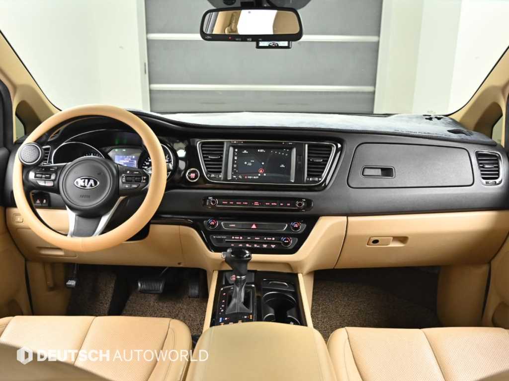 KIA Carnival - Vista 7