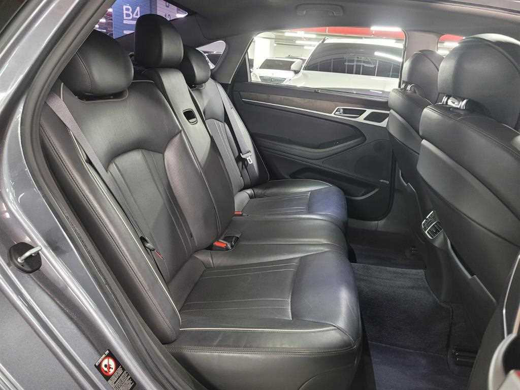 HYUNDAI Genesis - Vista 8