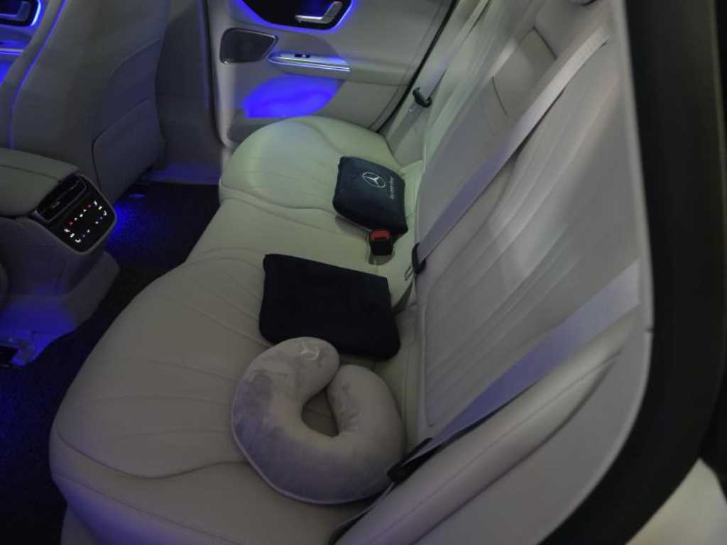 Mercedes Benz EQE - Vista 10
