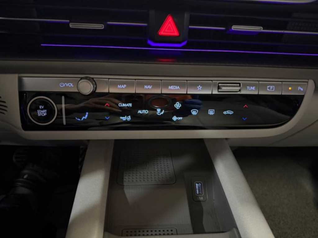 HYUNDAI Ioniq 6 - Vista 12