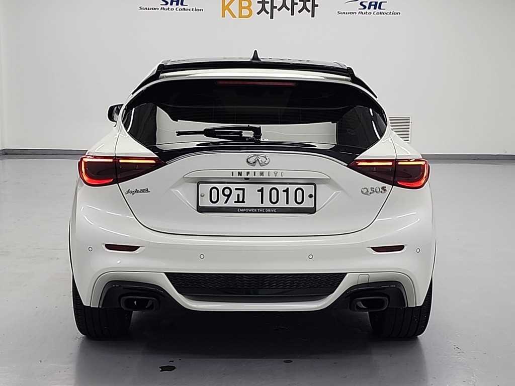 Infiniti Q - Vista 3