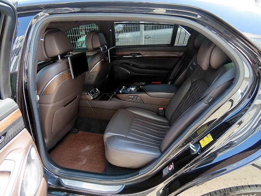 Genesis G90 - Vista 6