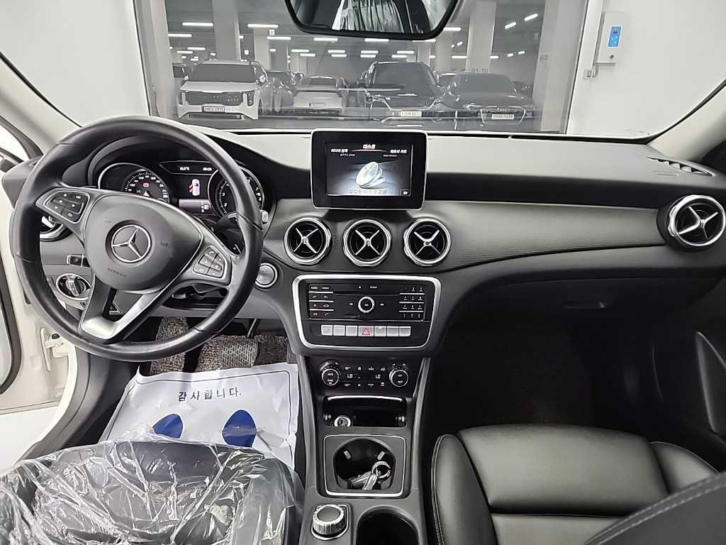 Mercedes Benz GLA Class - Vista 7
