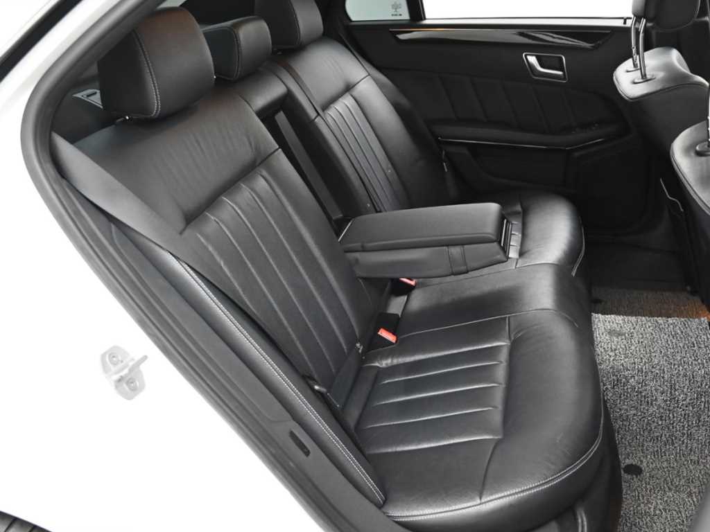 Mercedes Benz E class - Vista 12