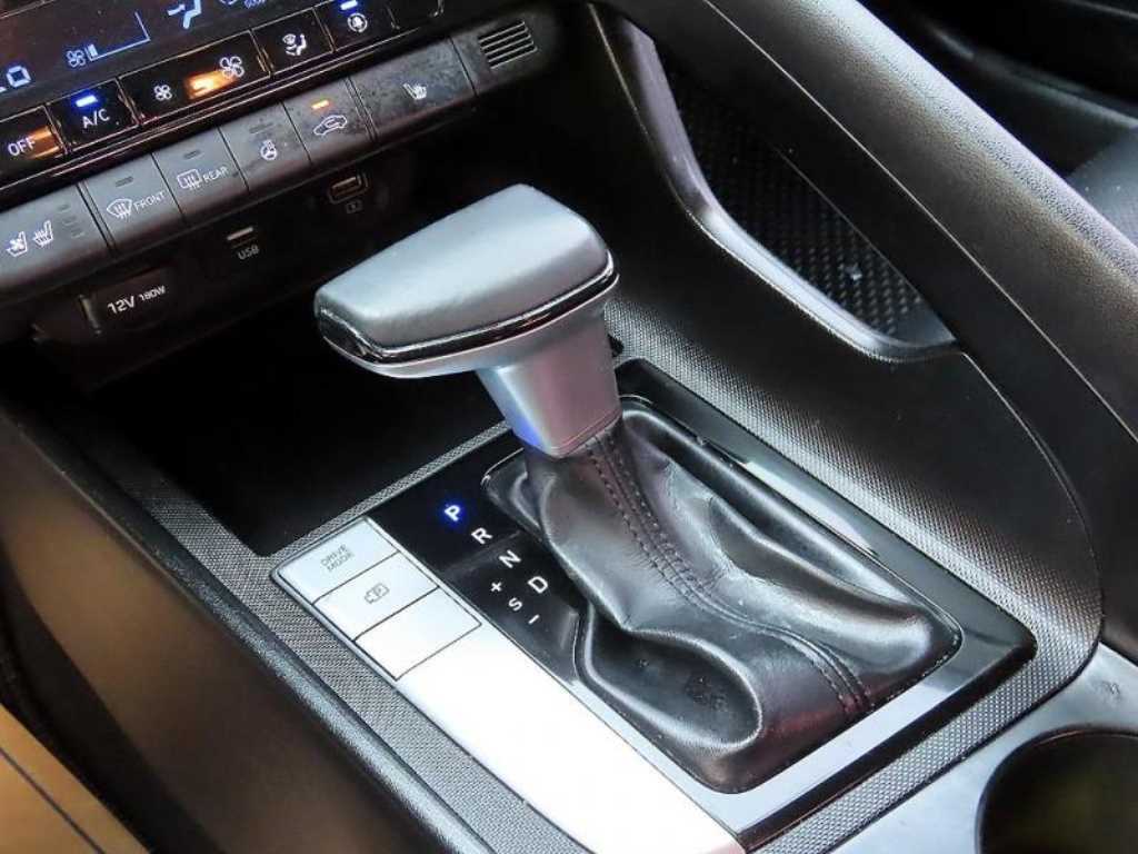 HYUNDAI Avante - Vista 10