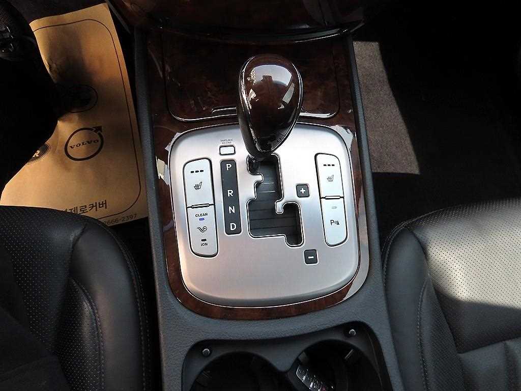 HYUNDAI Genesis - Vista 10
