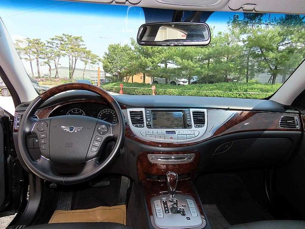 HYUNDAI Genesis - Vista 7