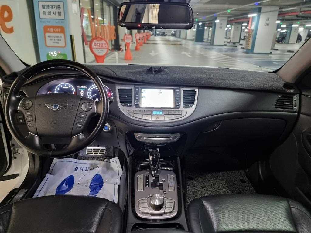 HYUNDAI Genesis - Vista 7