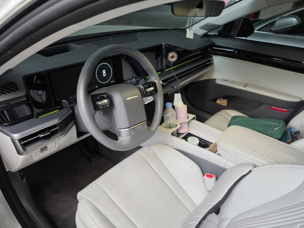 HYUNDAI Grandeur - Vista 7