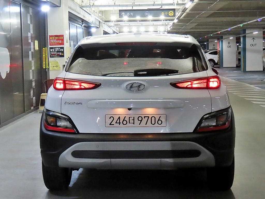 HYUNDAI Kona - Vista 5