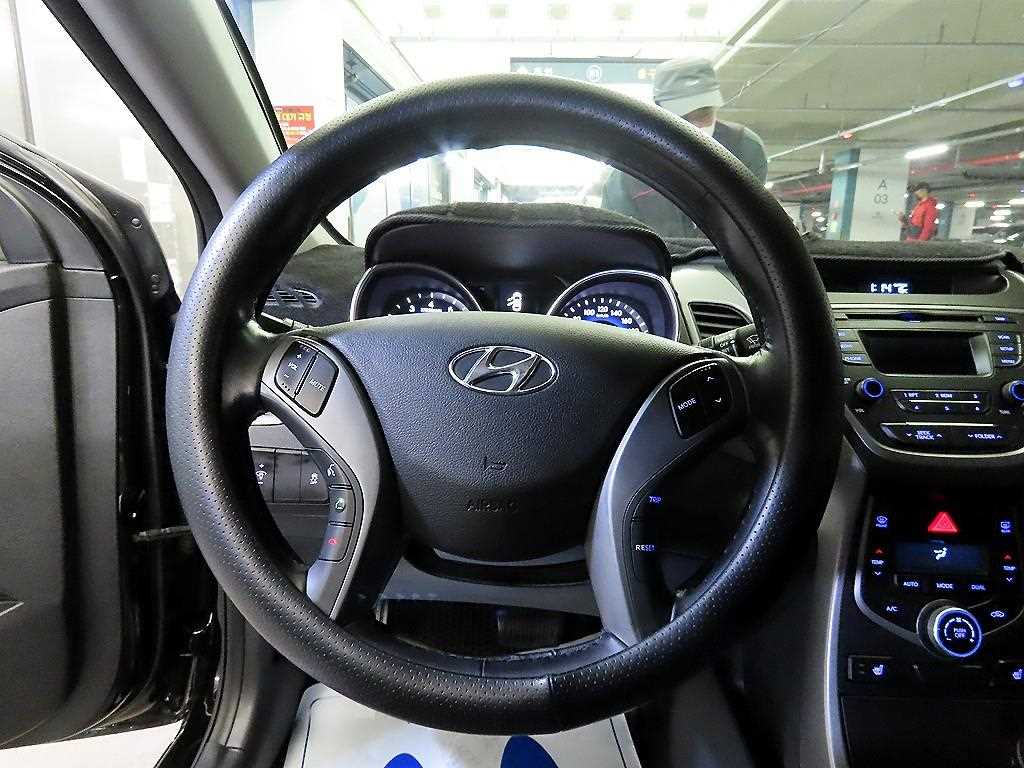 HYUNDAI Avante - Vista 8
