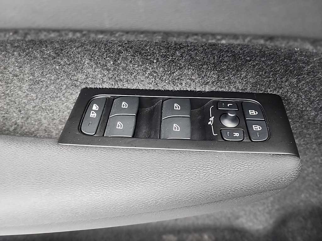 Volvo XC40 2022 Blanco - Importación desde Corea - HF Imports Iquique - Foto 17