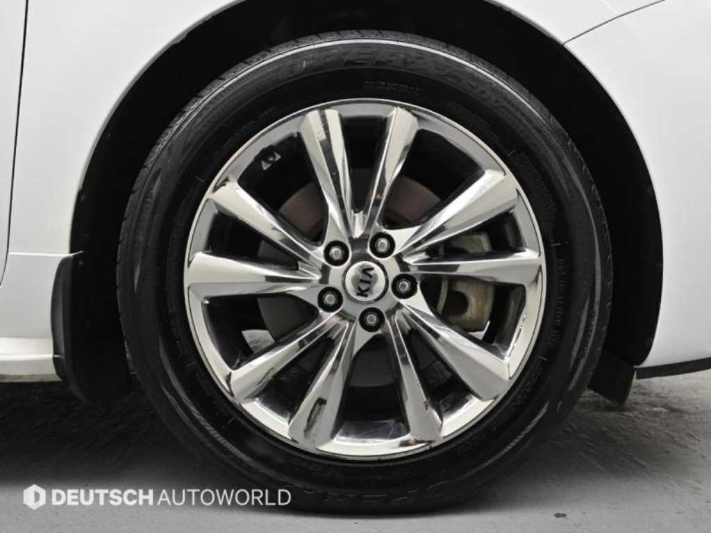 KIA Carnival - Vista 5
