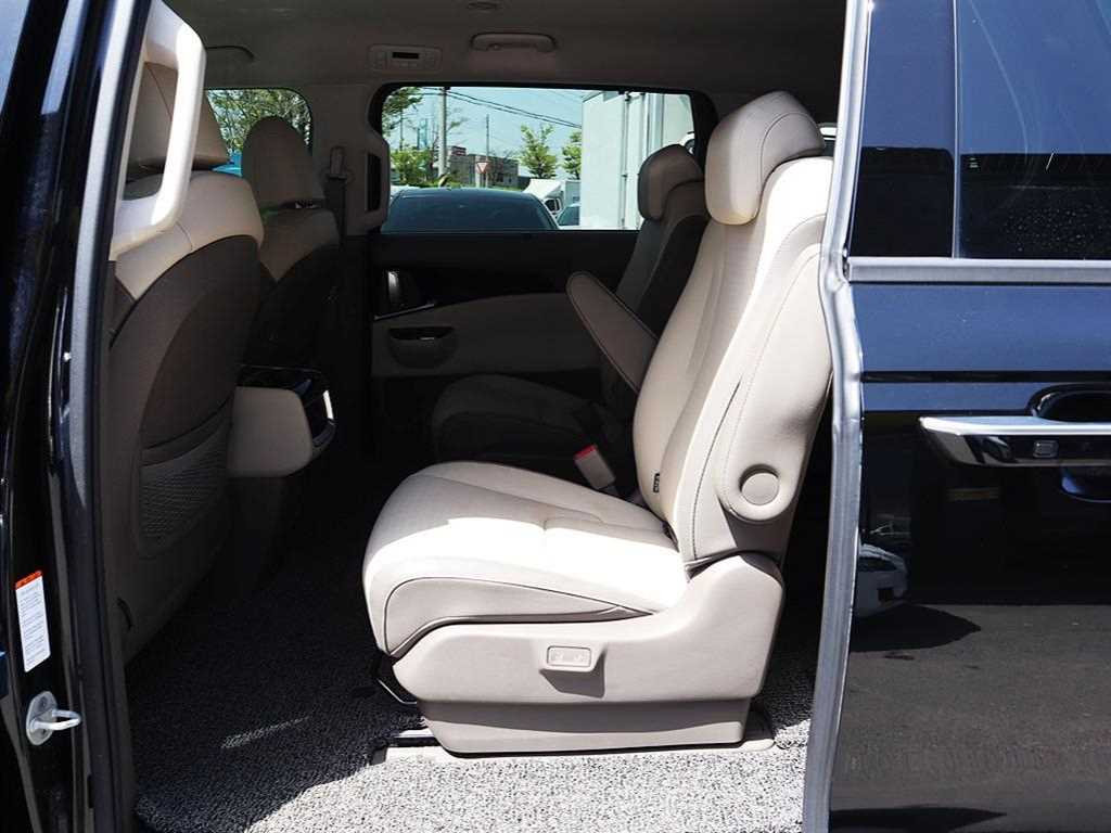 KIA Carnival - Vista 7