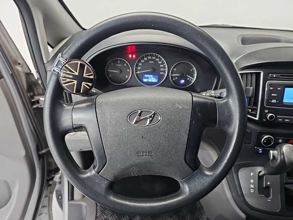 HYUNDAI Starex - Vista 9