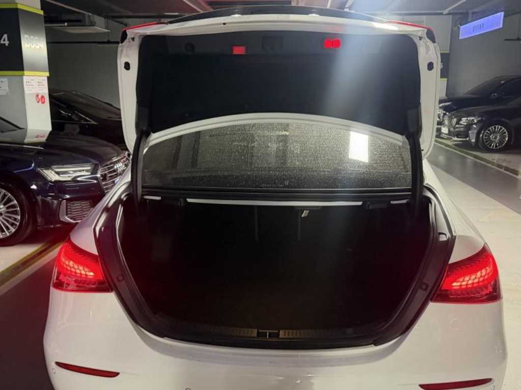 Mercedes Benz E class - Vista 5