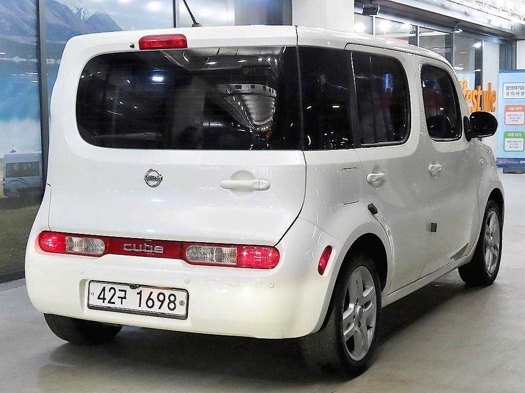 Nissan Cube - Vista 4