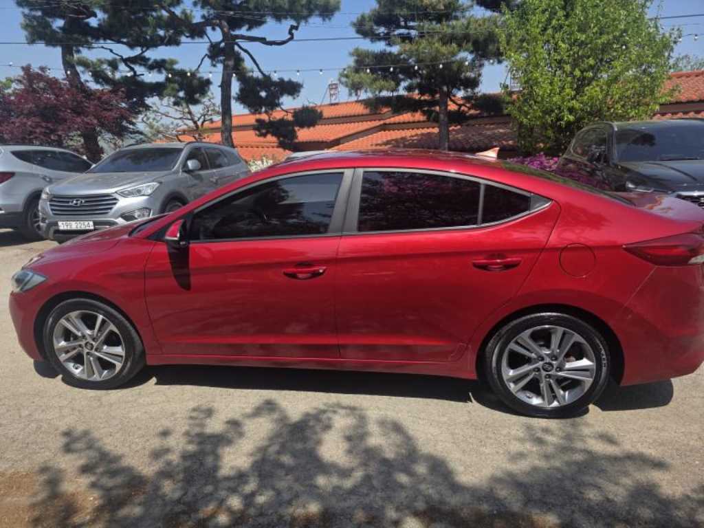 HYUNDAI Avante - Vista 5