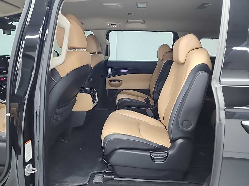 KIA Carnival - Vista 12