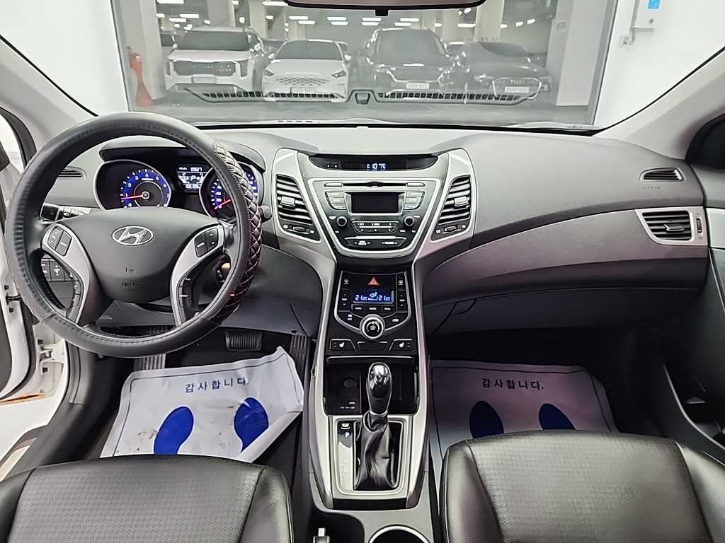 HYUNDAI Avante - Vista 7