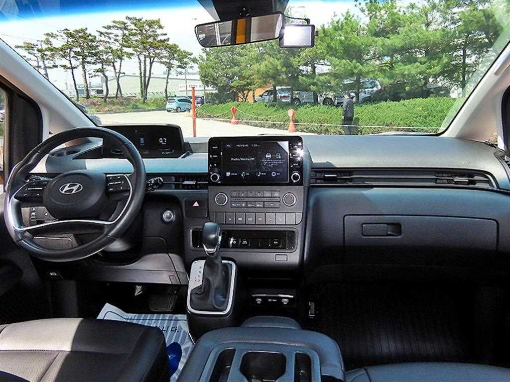 HYUNDAI Staria - Vista 8