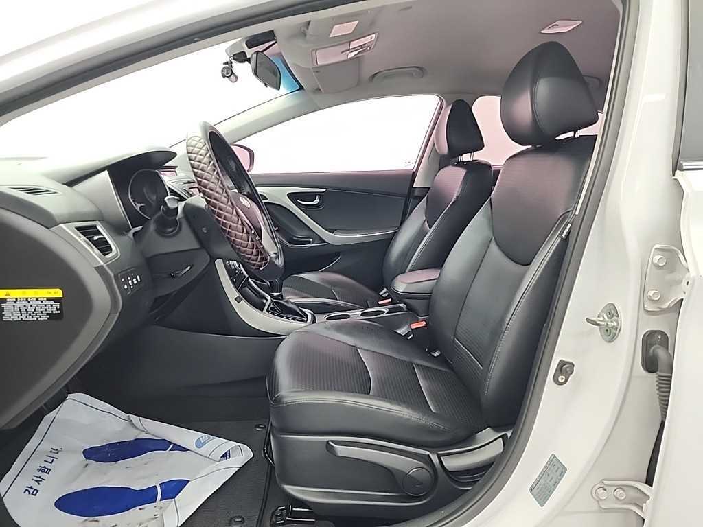 HYUNDAI Avante - Vista 11
