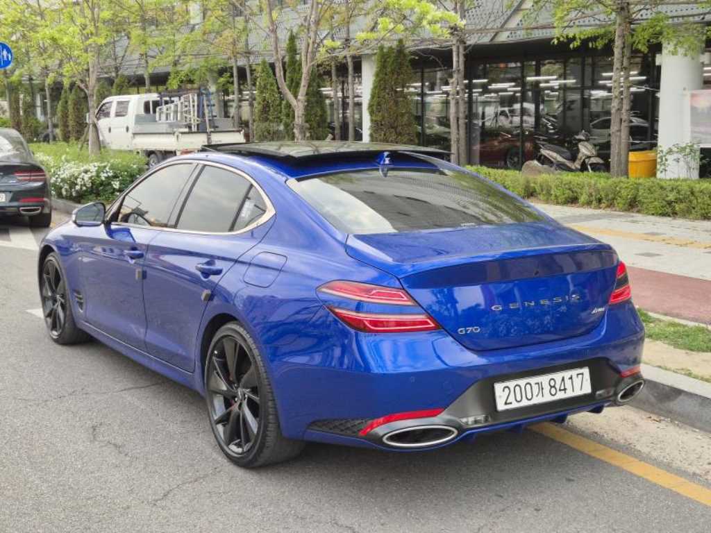 Genesis G70 - Vista 6
