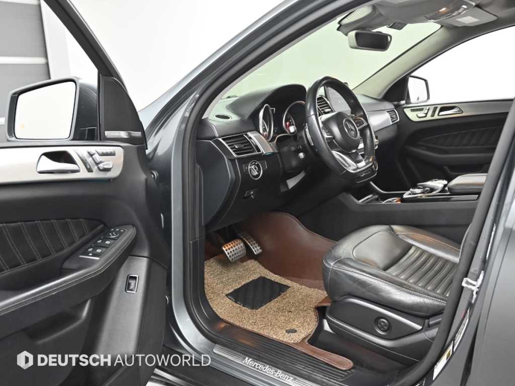 Mercedes Benz GLE Class - Vista 11