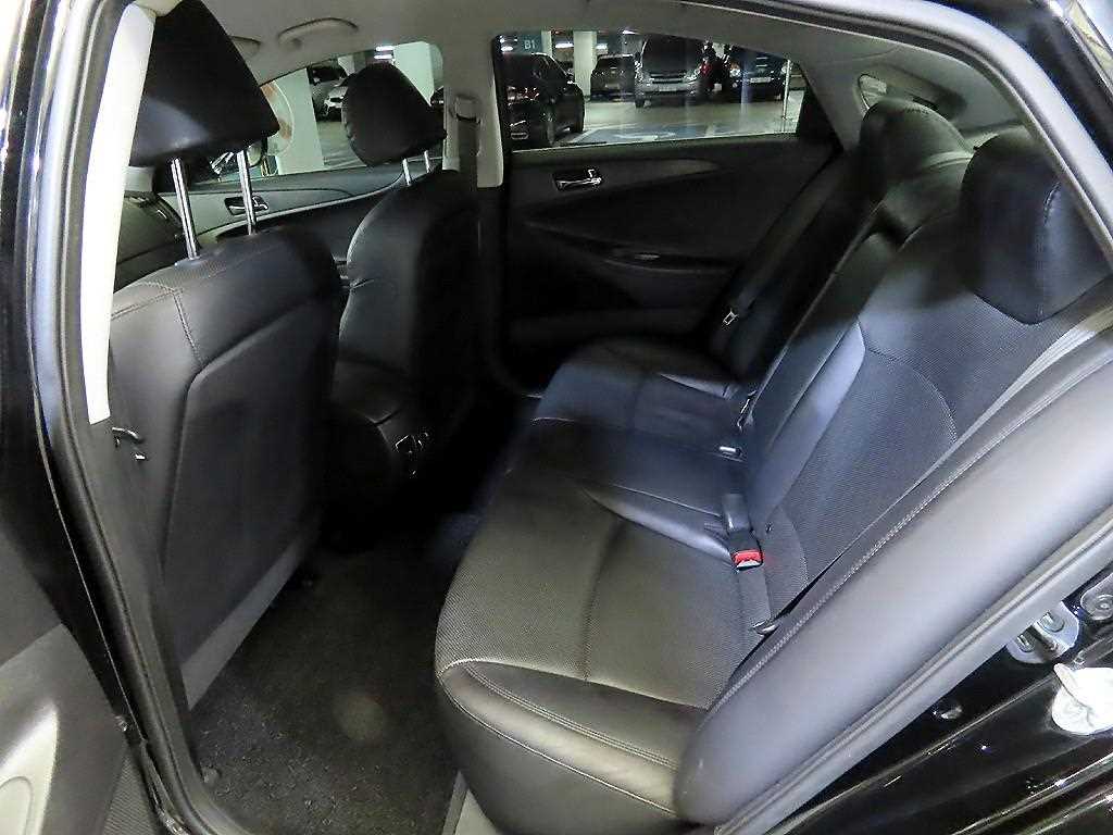 HYUNDAI Sonata - Vista 7