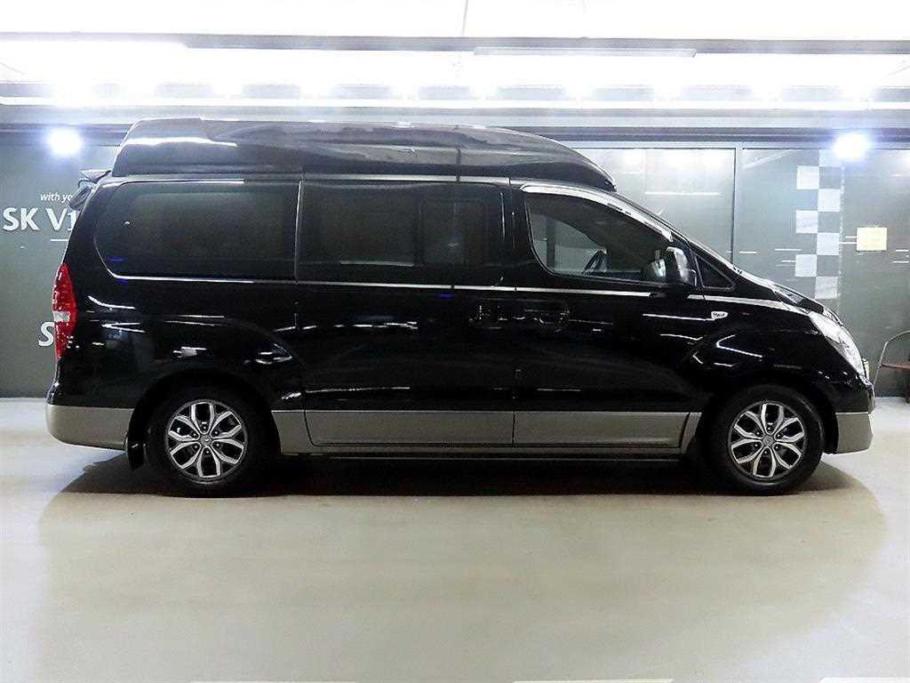 HYUNDAI Starex - Vista 3