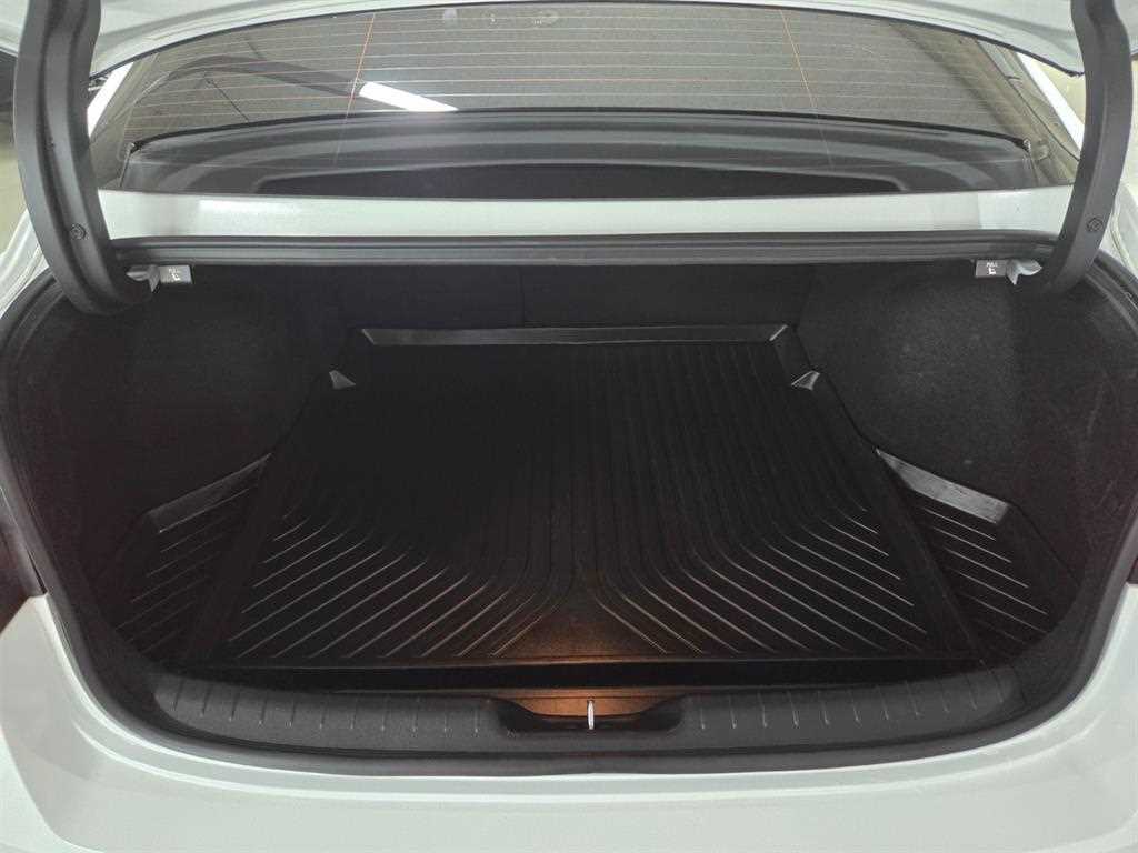 HYUNDAI Avante - Vista 9