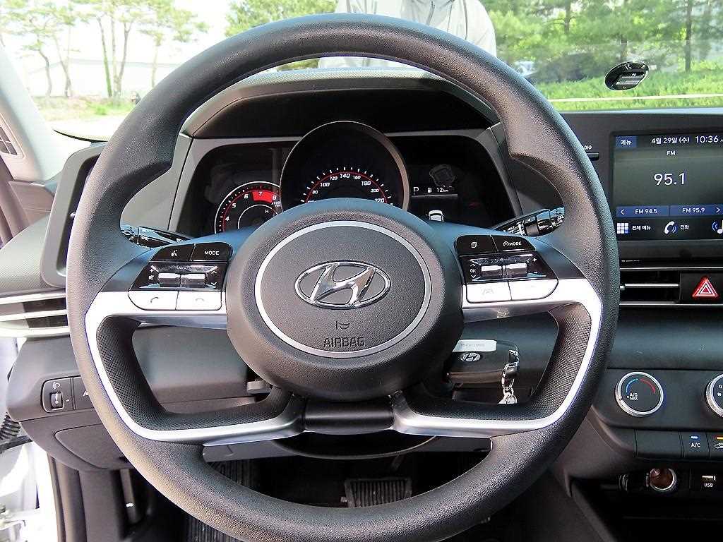 HYUNDAI Avante - Vista 8
