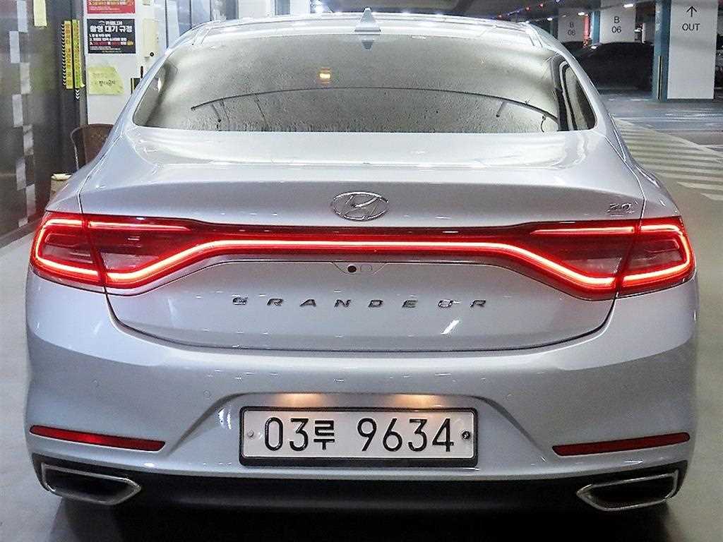 HYUNDAI Grandeur - Vista 5