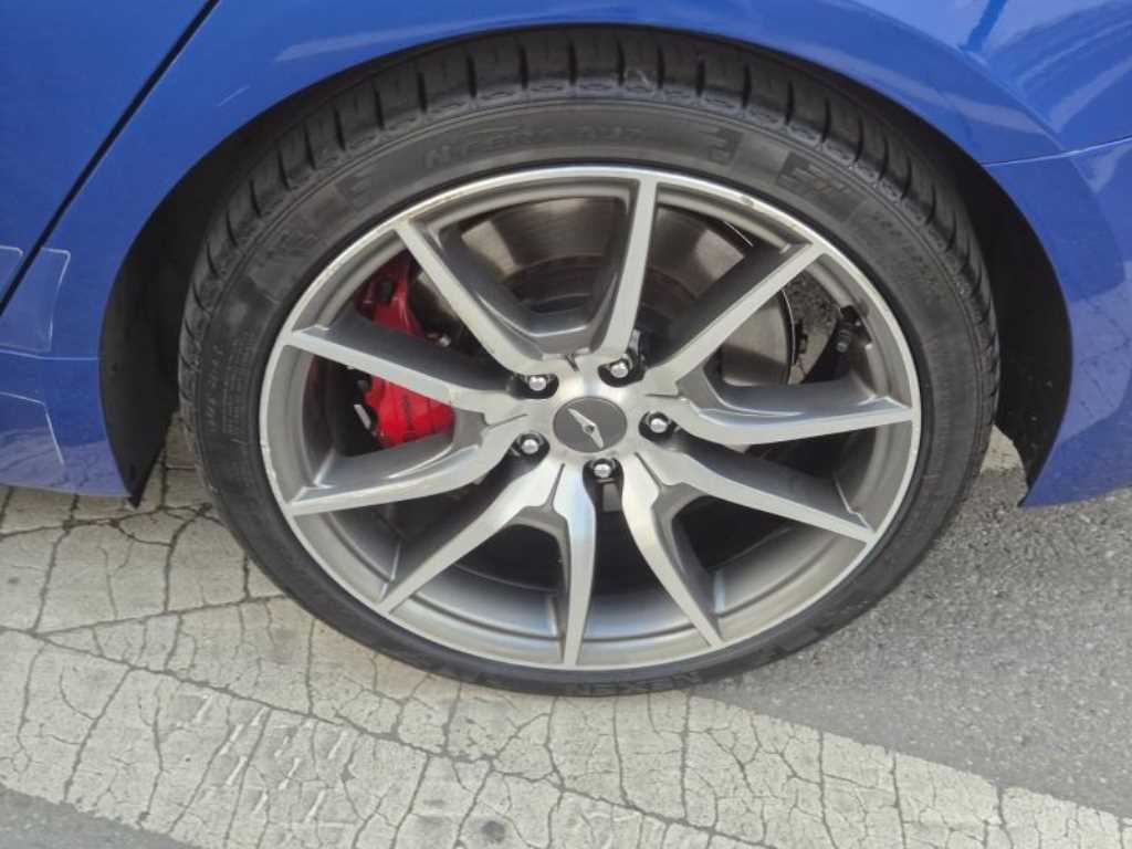 Genesis G70 - Vista 10